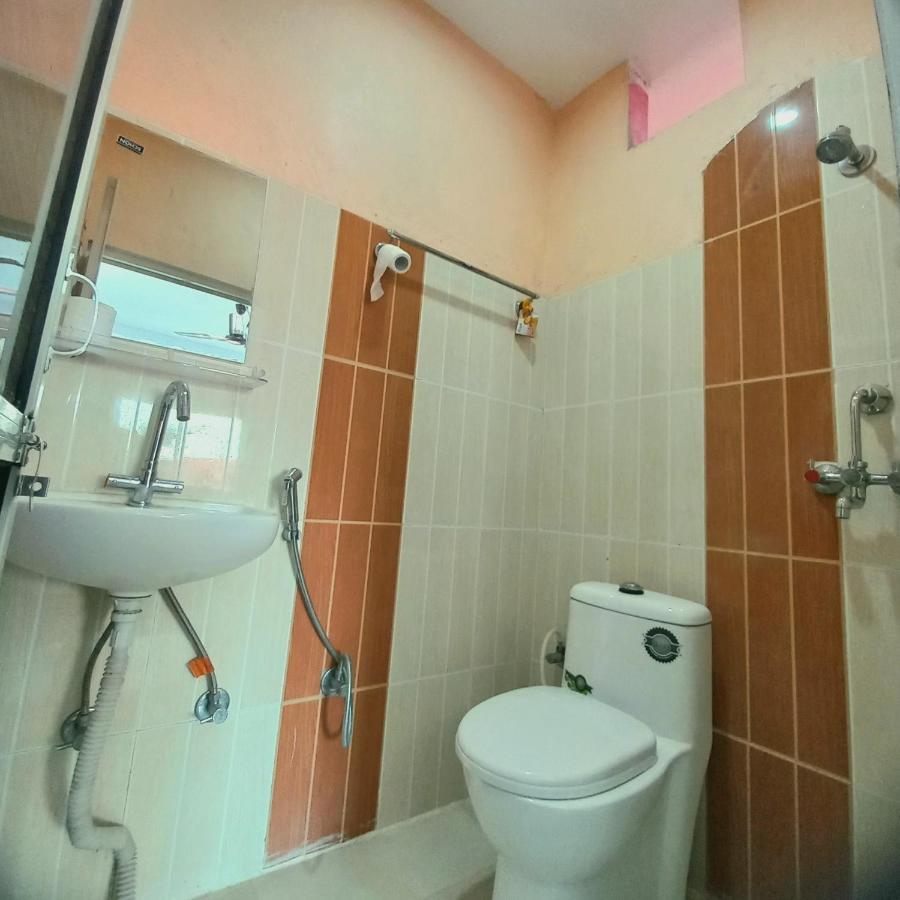 Hotel Aarjan And Restaurant ポカラ エクステリア 写真