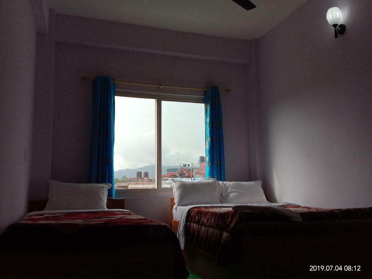 Hotel Aarjan And Restaurant ポカラ エクステリア 写真