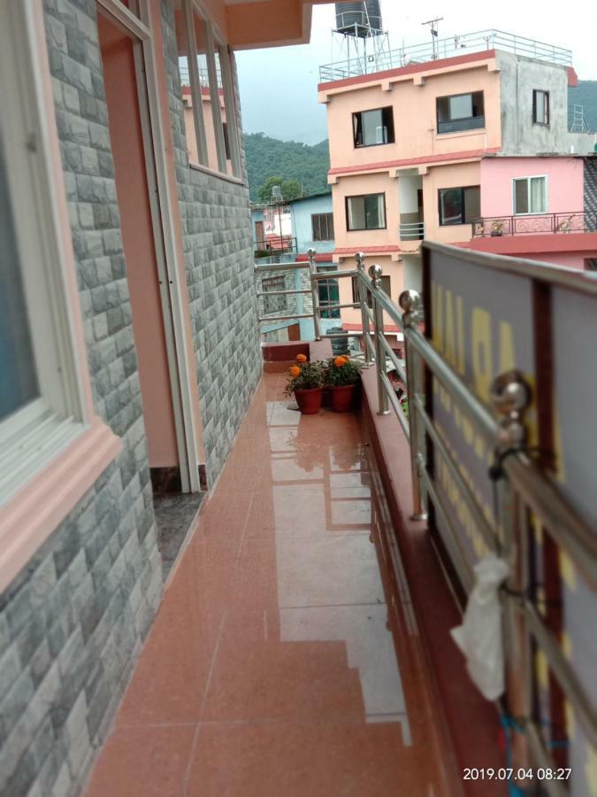 Hotel Aarjan And Restaurant ポカラ エクステリア 写真